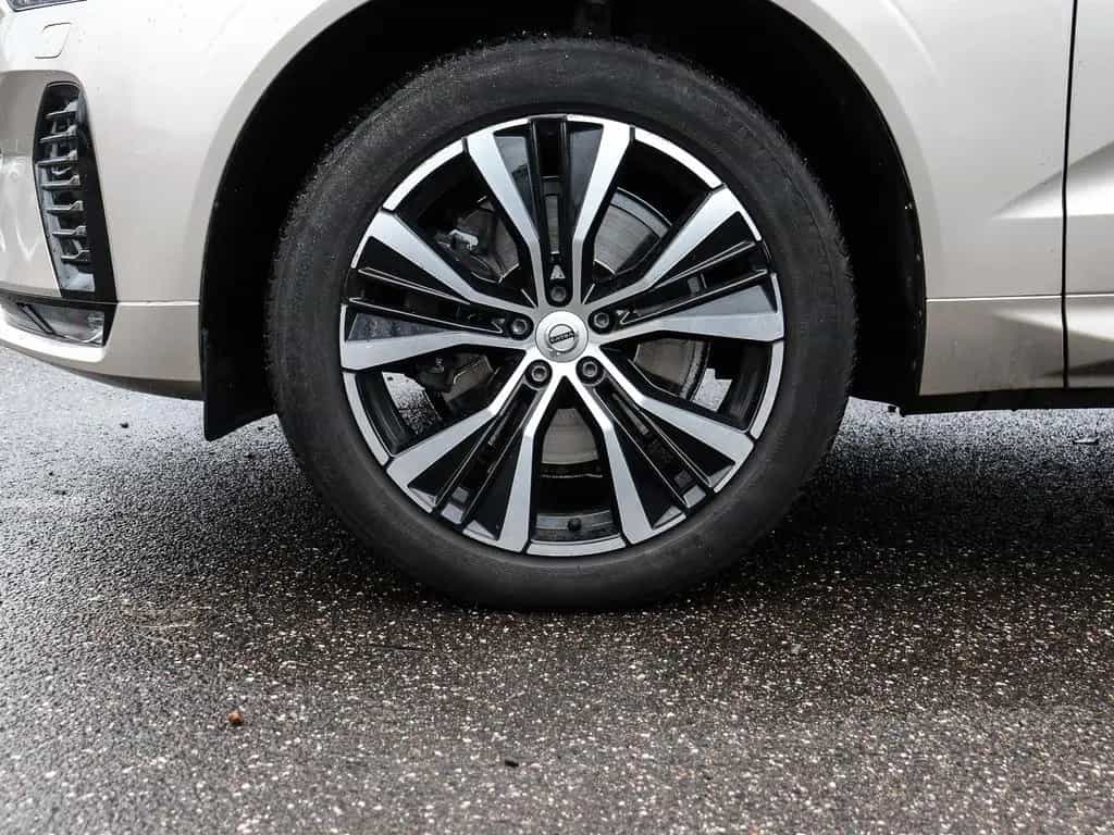 Volvo XC60 Plus Dark 2WD AHK Digitales Cockpit Memory 01/2023-photo-2