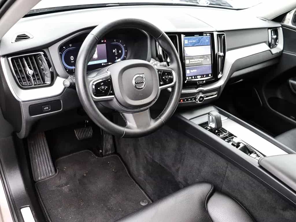 Volvo XC60 Plus Dark 2WD AHK Digitales Cockpit Memory 01/2023-photo-3