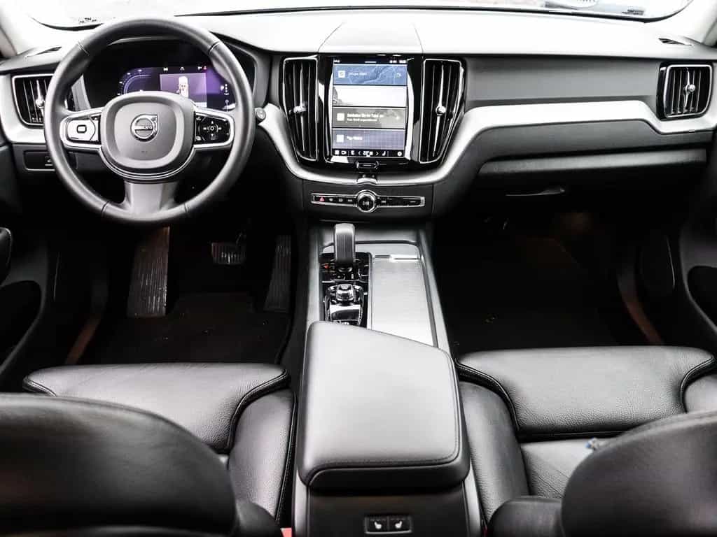 Volvo XC60 Plus Dark 2WD AHK Digitales Cockpit Memory 01/2023-photo-4