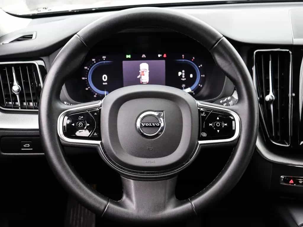 Volvo XC60 Plus Dark 2WD AHK Digitales Cockpit Memory 01/2023-photo-5