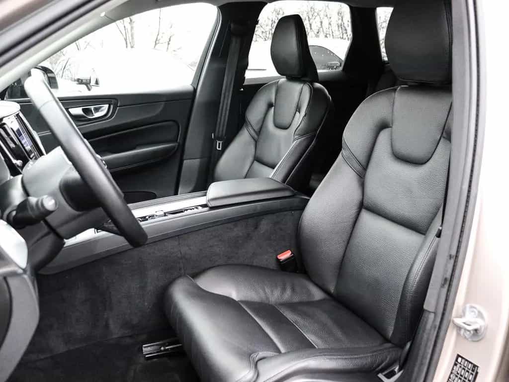 Volvo XC60 Plus Dark 2WD AHK Digitales Cockpit Memory 01/2023-photo-6