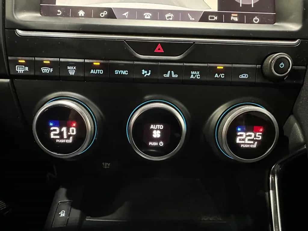 Jaguar E-Pace D150 AWD/NAVI/APPLE/LEDER/BLACK PACK/19" 12/2020-photo-33