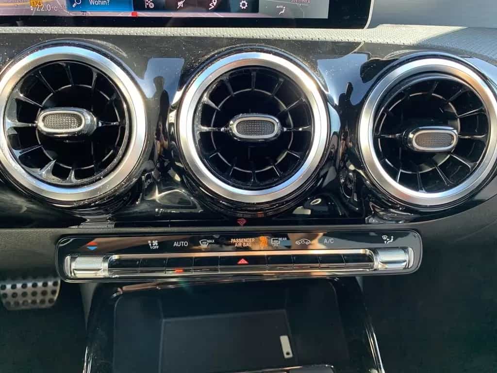 Mercedes-Benz A 35 AMG 4Matic BURMESTER+KAMERA+ALLRAD+LEDER+ 04/2019-photo-17