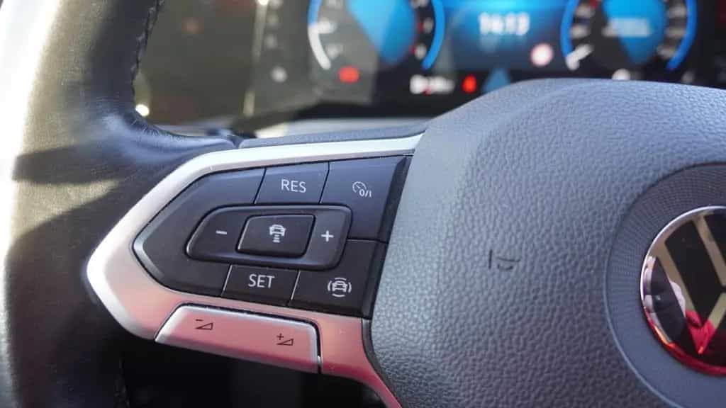 Volkswagen Golf VIII 1.5 TSI Life LED ACC Kamera Navi AHK 08/2020-photo-14