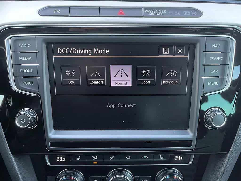 Volkswagen Passat Variant 2.0 TSI DSG Highline LED PANO NAV 03/2016-photo-31