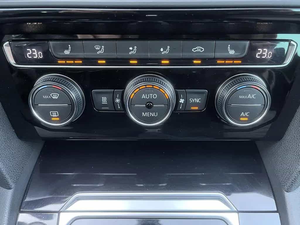 Volkswagen Passat Variant 2.0 TSI DSG Highline LED PANO NAV 03/2016-photo-32