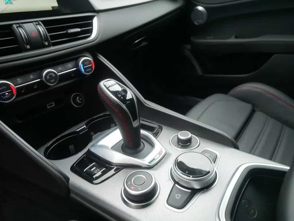Alfa Romeo Giulia COMPETIZIONE 2.0 TURBO 16V 280 PS AT8 Q4 06/2023-photo-8