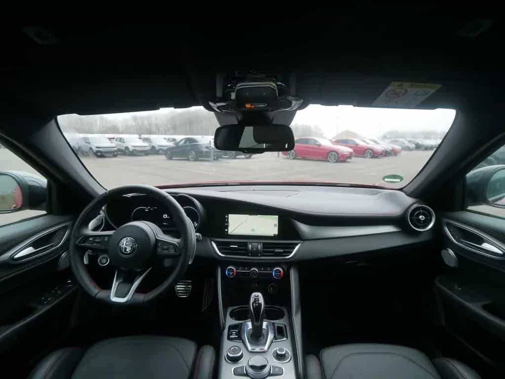 Alfa Romeo Giulia COMPETIZIONE 2.0 TURBO 16V 280 PS AT8 Q4 06/2023-photo-14