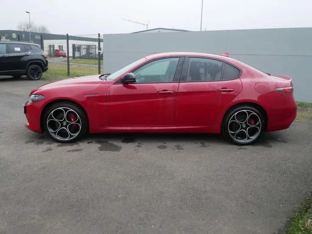 Alfa Romeo Giulia COMPETIZIONE 2.0 TURBO 16V 280 PS AT8 Q4 06/2023-photo-3