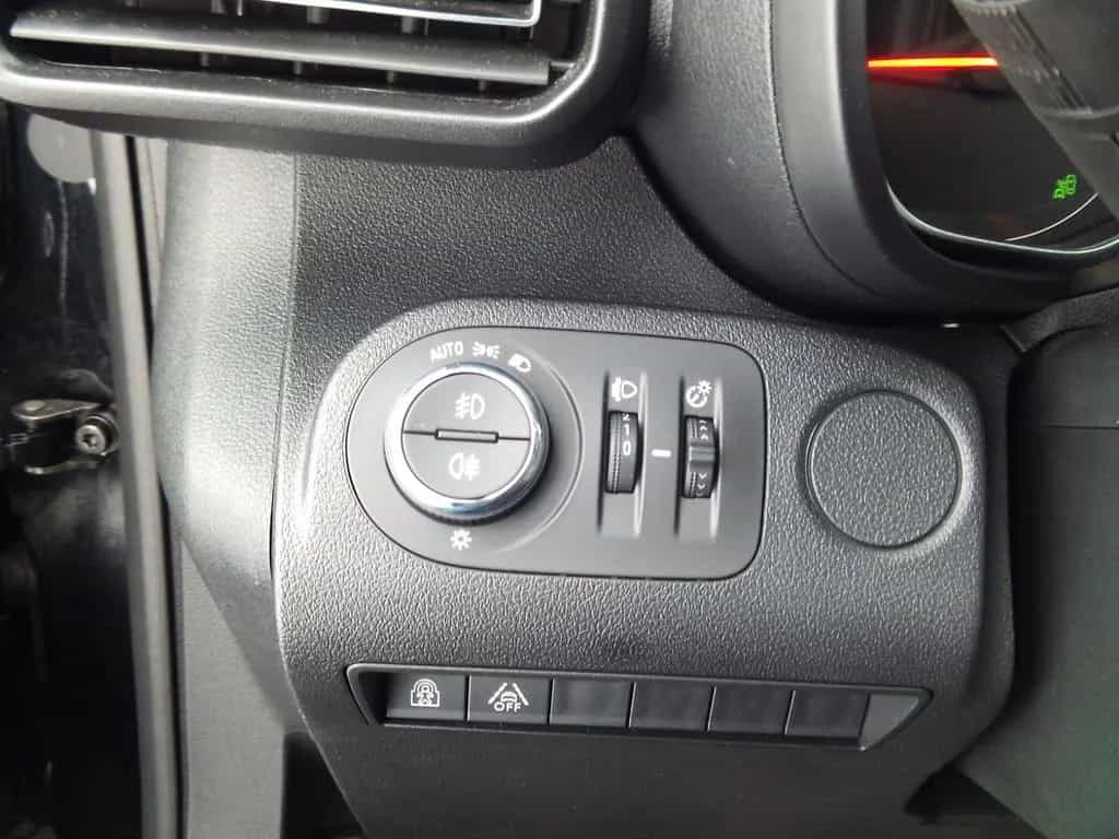 Opel Combo Life 1.5D Elegance PDC+Kam SHZ LHZ Navi-Ap 01/2022-photo-19