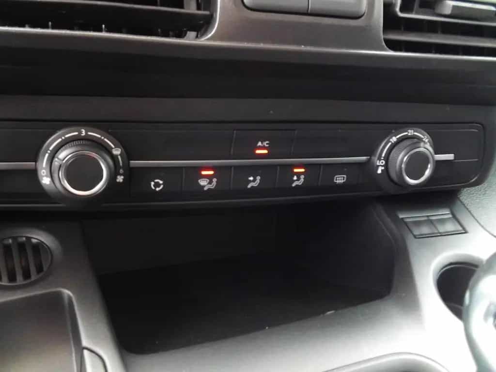 Opel Combo Life 1.5D Elegance PDC+Kam SHZ LHZ Navi-Ap 01/2022-photo-21