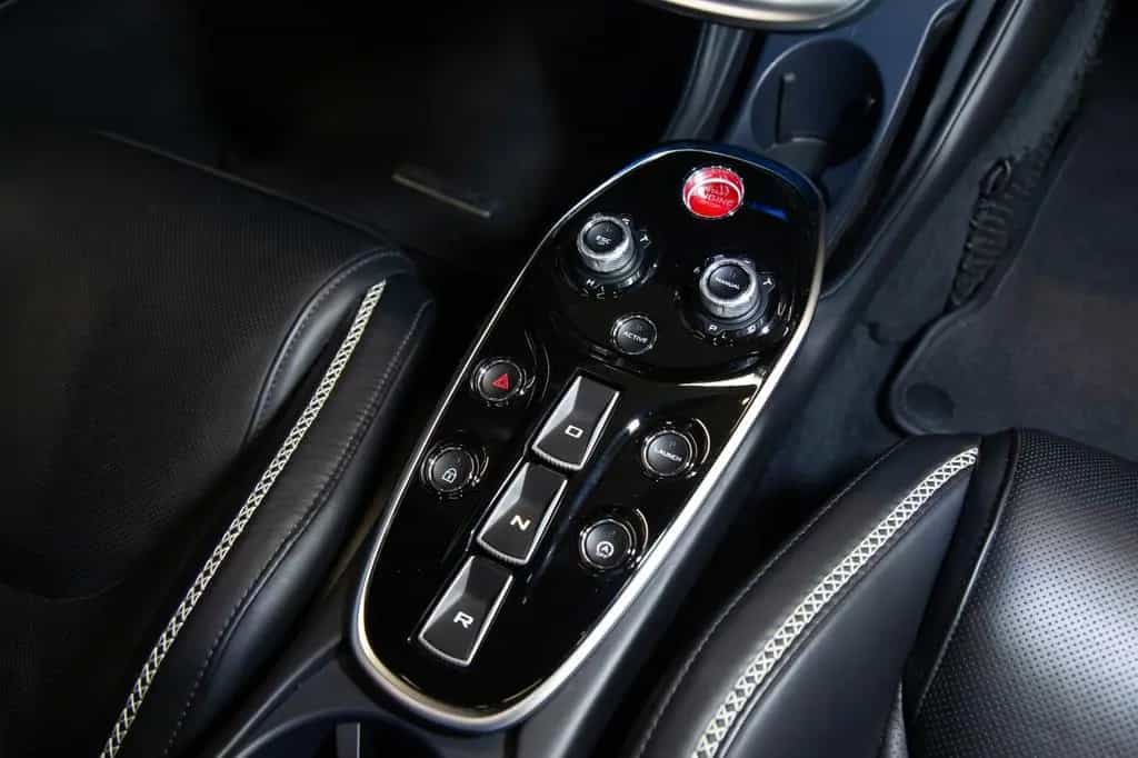 McLaren GT - Luxe - MSO Cirrus Grey 08/2023-photo-16