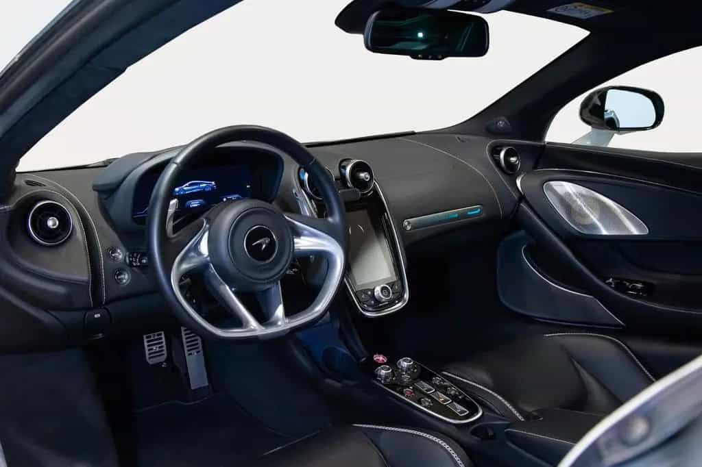 McLaren GT - Luxe - MSO Cirrus Grey 08/2023-photo-8