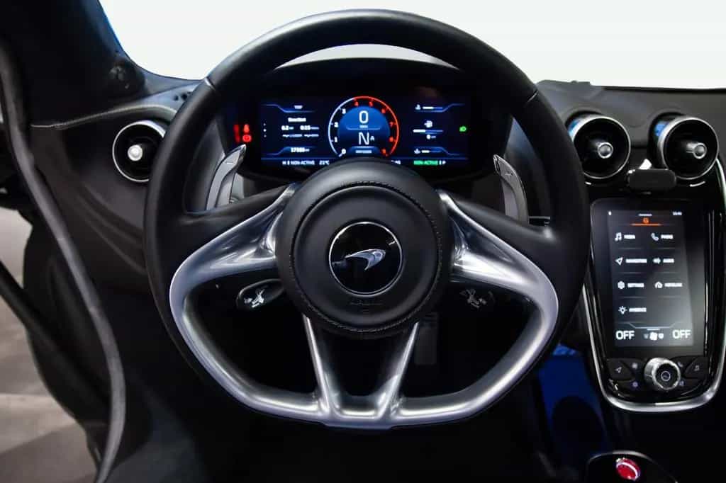McLaren GT - Luxe - MSO Cirrus Grey 08/2023-photo-9