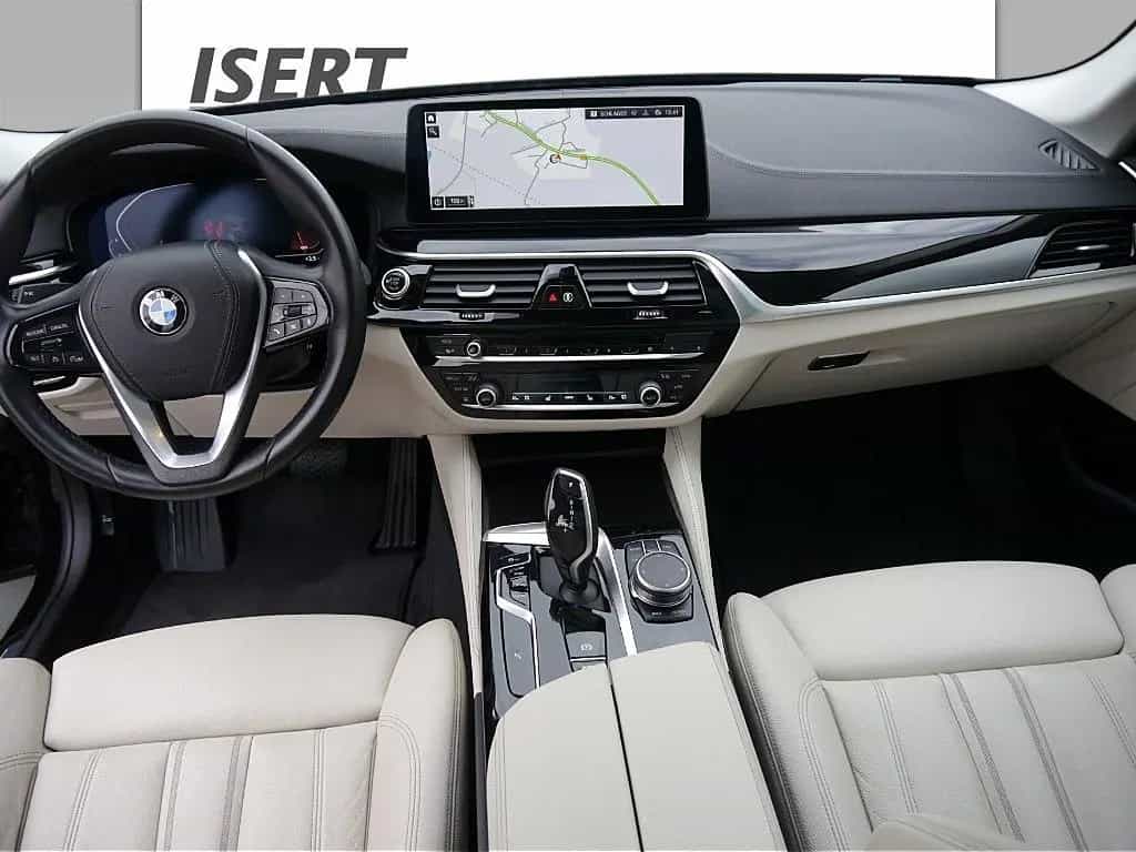 BMW 5 Series 520d xDrive tour. Luxury Line A: +PANO+HIFI+DAB+ 08/2022-photo-2