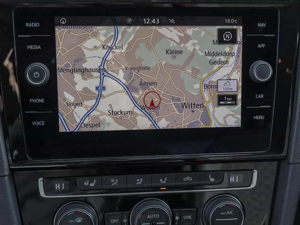 Volkswagen Golf VII 1.0 TSI Join R-Line NAVI CLIMATRONIC PR 03/2019-photo-4