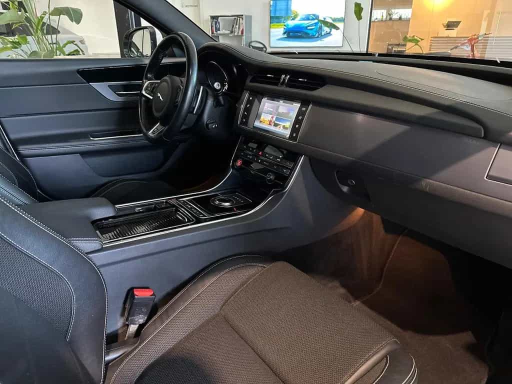Jaguar XF Sportbrake 2.0d R-Sport *Black Pack,Kamera* 08/2018-photo-20