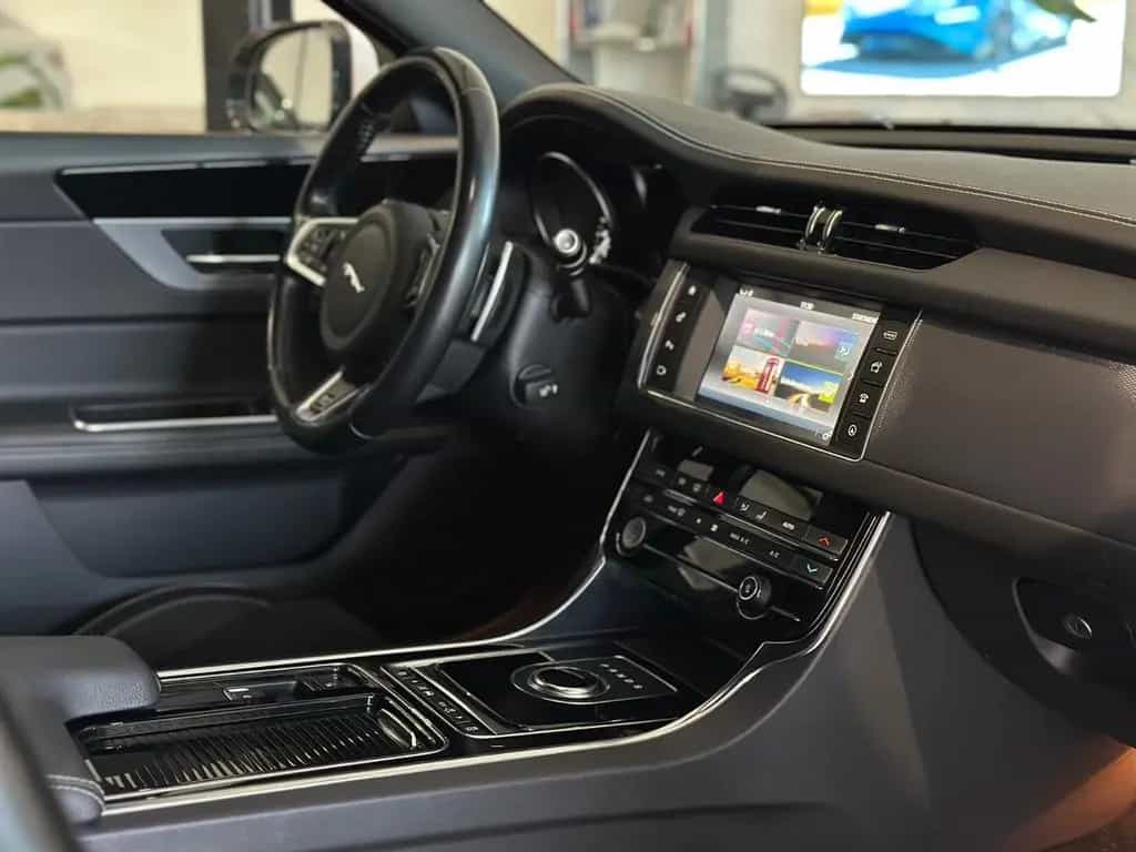 Jaguar XF Sportbrake 2.0d R-Sport *Black Pack,Kamera* 08/2018-photo-21