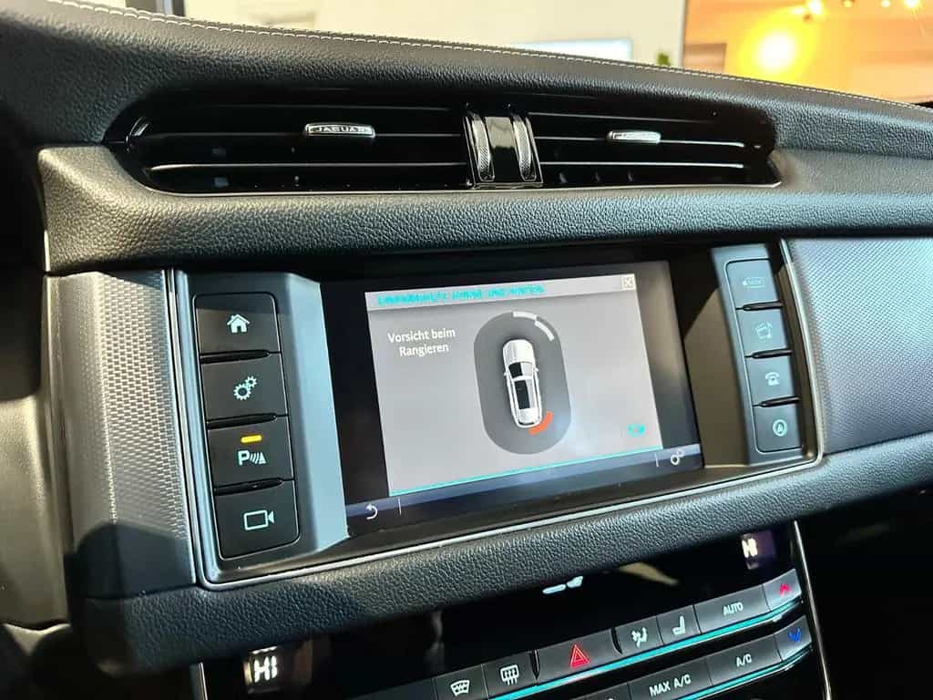 Jaguar XF Sportbrake 2.0d R-Sport *Black Pack,Kamera* 08/2018-photo-32