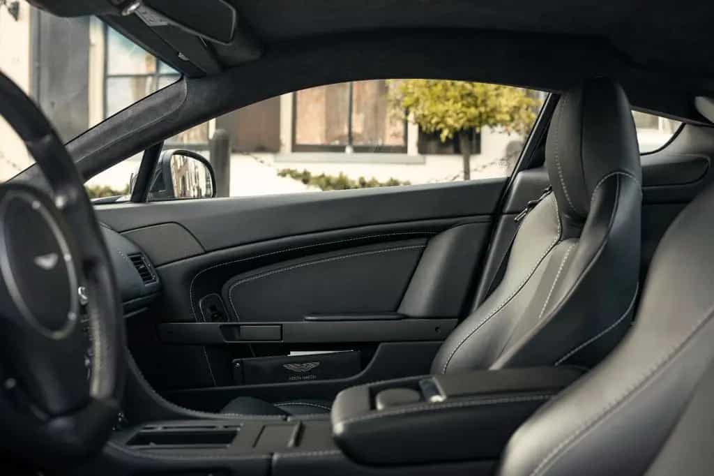 Aston Martin V8 Vantage 4.7l Sportshift 09/2012-photo-28