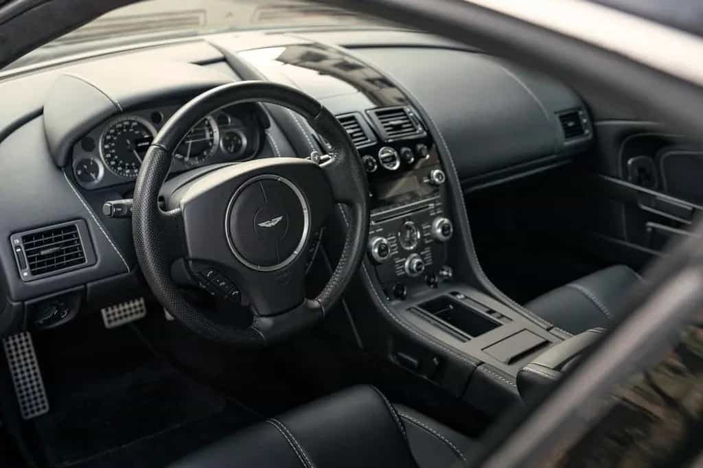 Aston Martin V8 Vantage 4.7l Sportshift 09/2012-photo-29