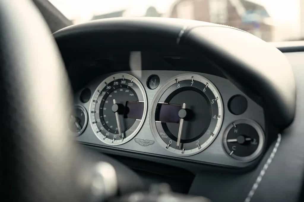 Aston Martin V8 Vantage 4.7l Sportshift 09/2012-photo-34