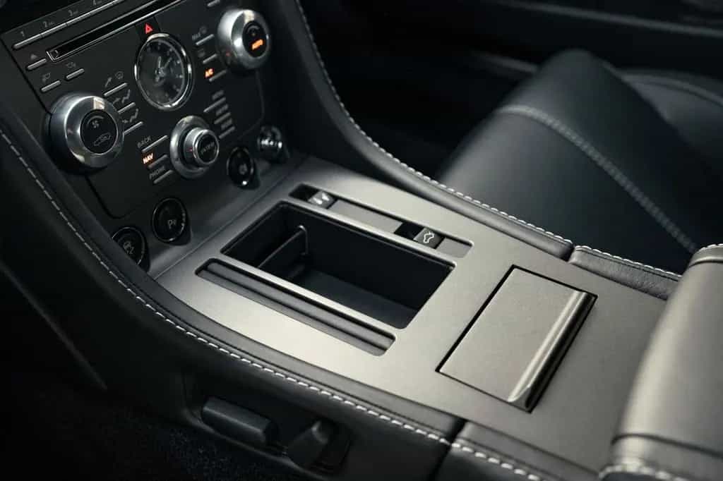 Aston Martin V8 Vantage 4.7l Sportshift 09/2012-photo-36