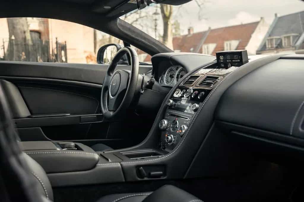 Aston Martin V8 Vantage 4.7l Sportshift 09/2012-photo-39
