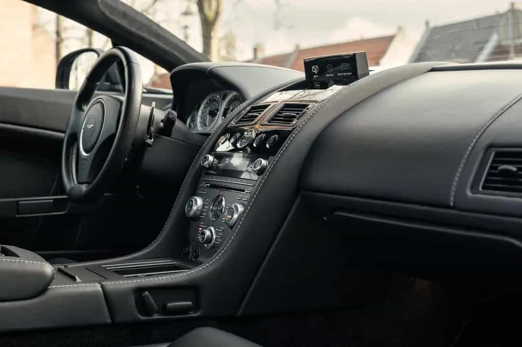 Aston Martin V8 Vantage 4.7l Sportshift 09/2012-photo-40