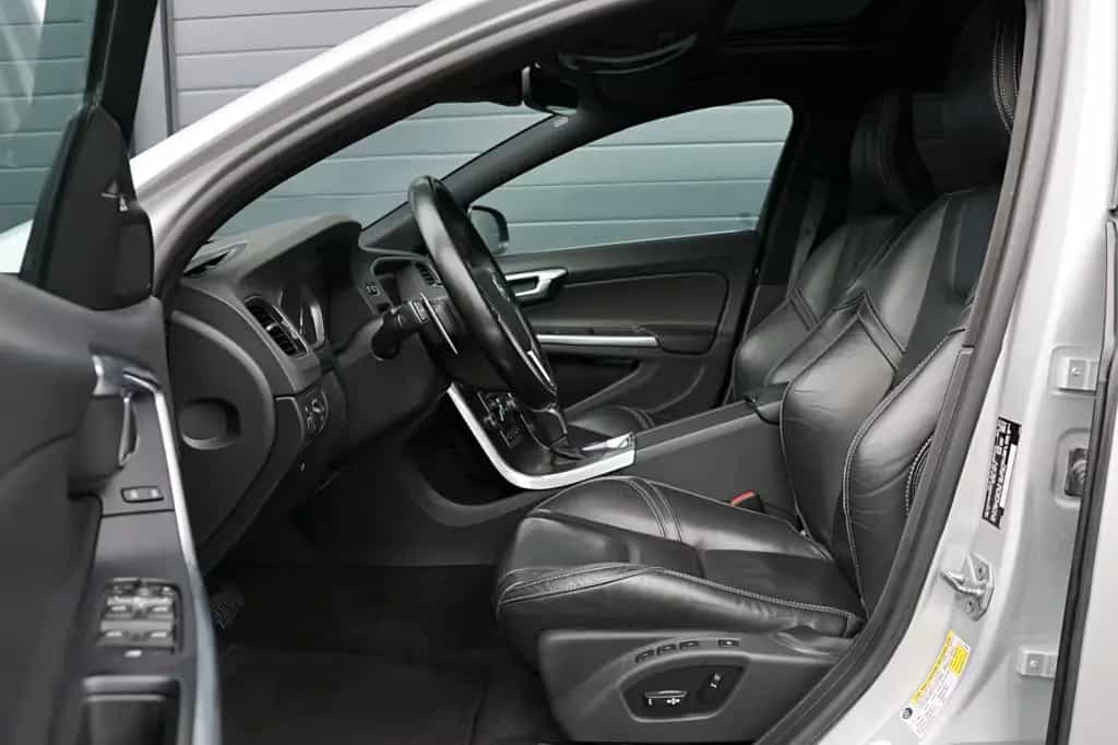Volvo S60 T5/R-Design/ACC+SPUR/4xSHZ/LHZ/KAMERA/TTW/18 04/2016-photo-16