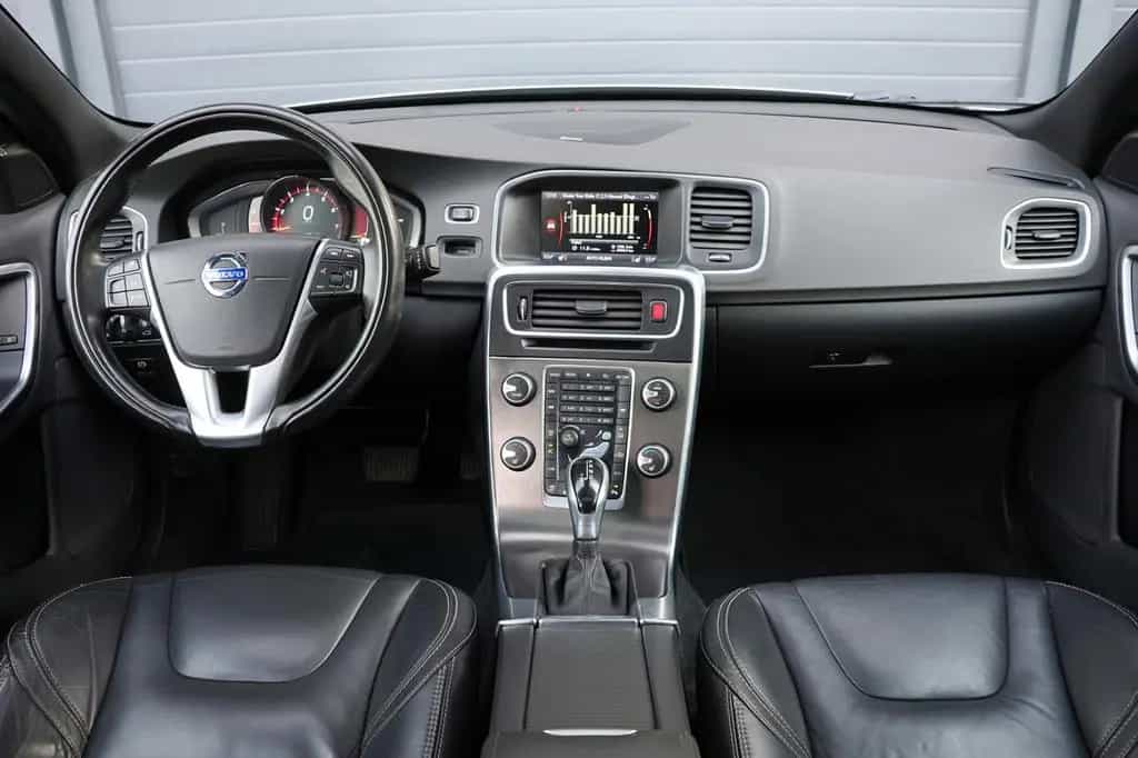 Volvo S60 T5/R-Design/ACC+SPUR/4xSHZ/LHZ/KAMERA/TTW/18 04/2016-photo-24