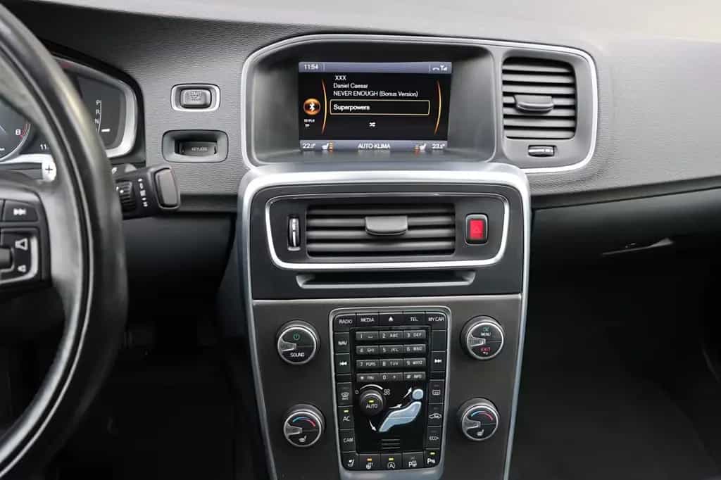 Volvo S60 T5/R-Design/ACC+SPUR/4xSHZ/LHZ/KAMERA/TTW/18 04/2016-photo-27