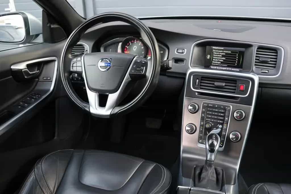 Volvo S60 T5/R-Design/ACC+SPUR/4xSHZ/LHZ/KAMERA/TTW/18 04/2016-photo-36