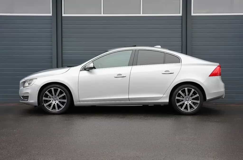 Volvo S60 T5/R-Design/ACC+SPUR/4xSHZ/LHZ/KAMERA/TTW/18 04/2016-photo-4