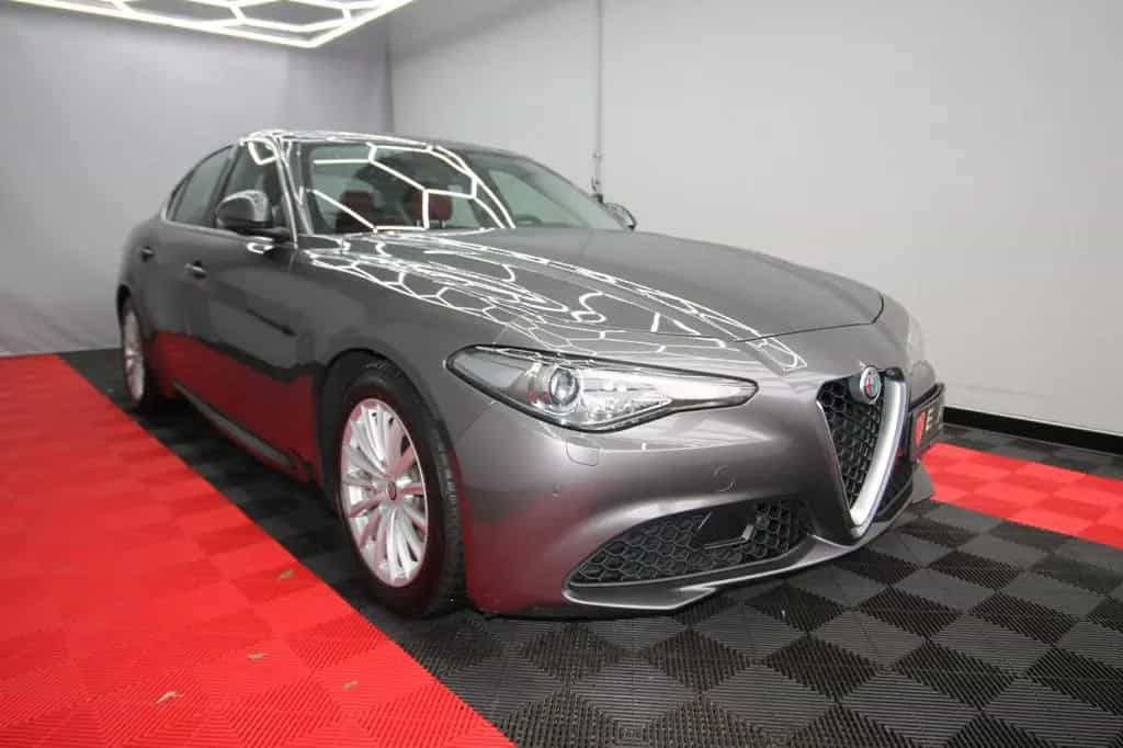 Alfa Romeo Giulia Super 2.2 JTDM 1 Hand LHZ SHZ Bi-Xenon 09/2016-photo-1