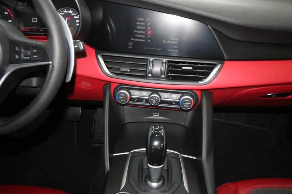 Alfa Romeo Giulia Super 2.2 JTDM 1 Hand LHZ SHZ Bi-Xenon 09/2016-photo-13