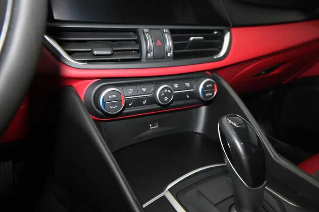 Alfa Romeo Giulia Super 2.2 JTDM 1 Hand LHZ SHZ Bi-Xenon 09/2016-photo-22