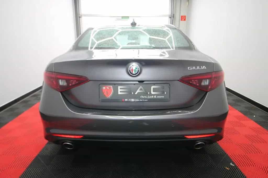 Alfa Romeo Giulia Super 2.2 JTDM 1 Hand LHZ SHZ Bi-Xenon 09/2016-photo-6