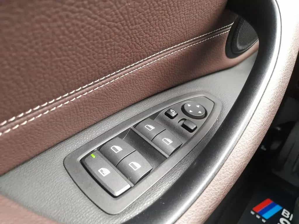 BMW X1 xDrive20i xLine,LED,PANO,RFK,HUD,NAVI,HIFI 03/2017-photo-36
