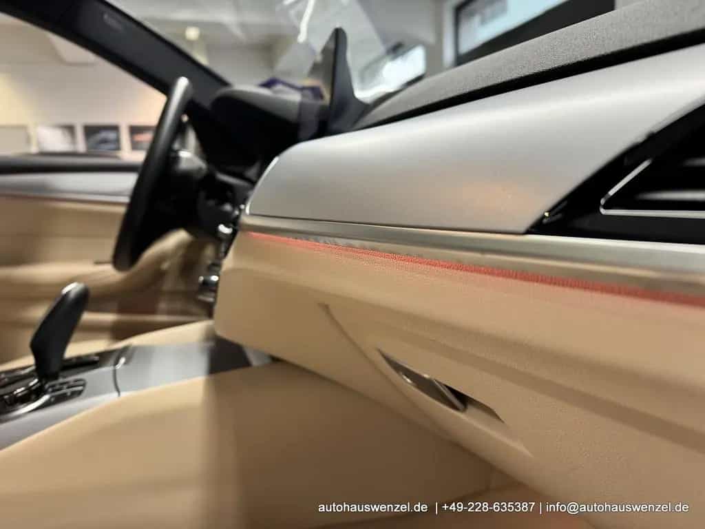 BMW 5 Series 520 d xDrive - nur 21.ooo km - LEDER SD AHK 360 03/2020-photo-18