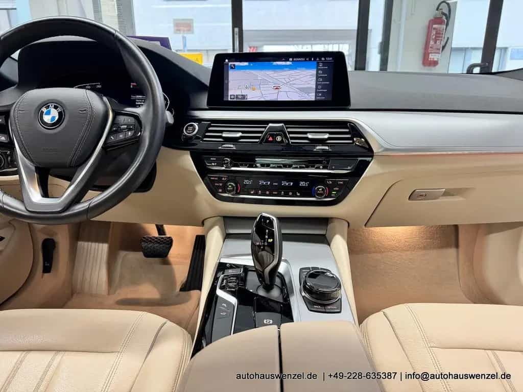 BMW 5 Series 520 d xDrive - nur 21.ooo km - LEDER SD AHK 360 03/2020-photo-24
