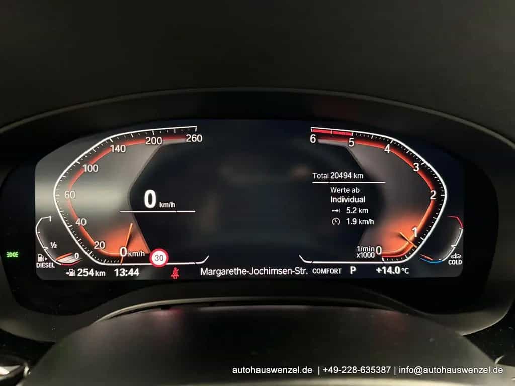 BMW 5 Series 520 d xDrive - nur 21.ooo km - LEDER SD AHK 360 03/2020-photo-35