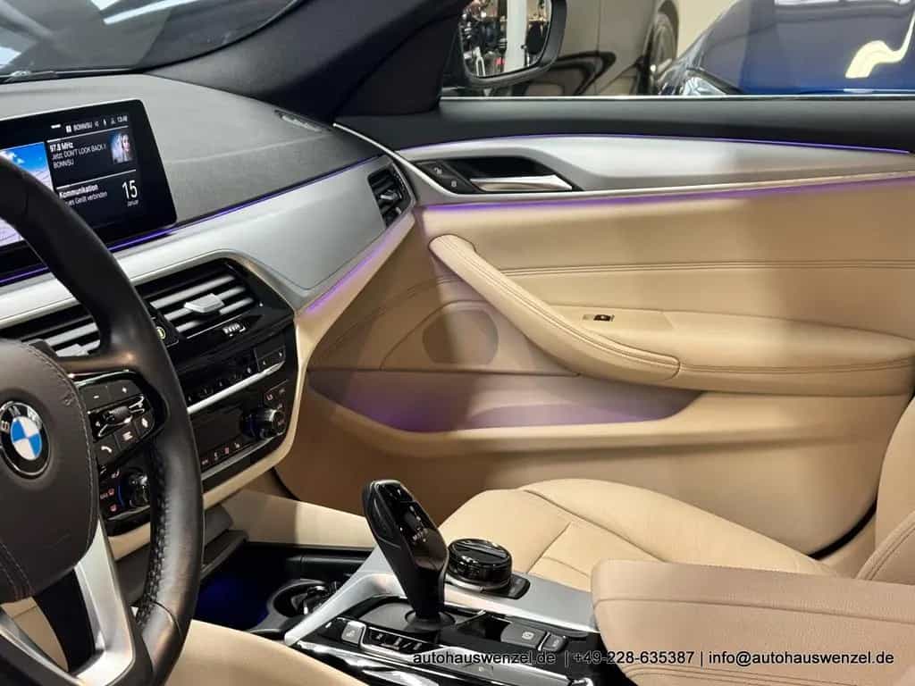 BMW 5 Series 520 d xDrive - nur 21.ooo km - LEDER SD AHK 360 03/2020-photo-38