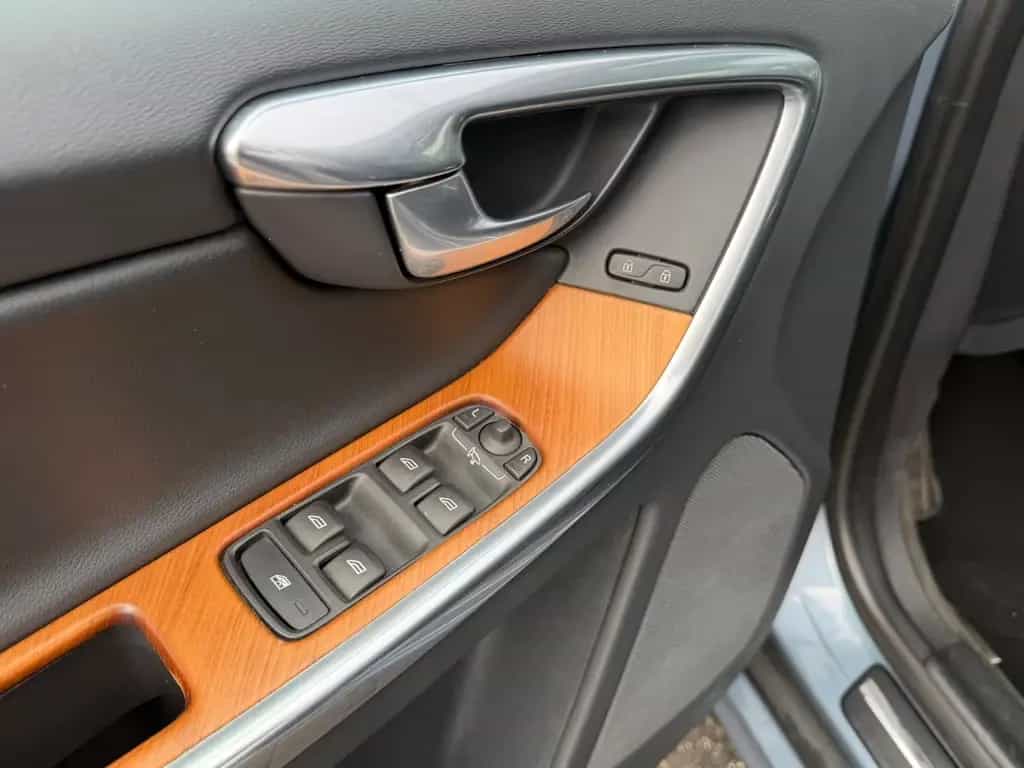 Volvo XC60 T6 Summum /Auto./Leder/Navi/Panorama 11/2016-photo-20