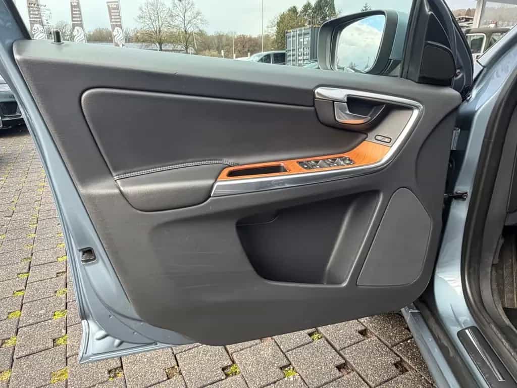 Volvo XC60 T6 Summum /Auto./Leder/Navi/Panorama 11/2016-photo-21