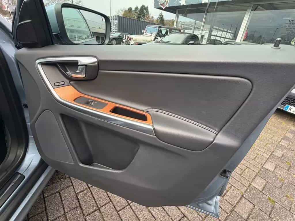 Volvo XC60 T6 Summum /Auto./Leder/Navi/Panorama 11/2016-photo-24
