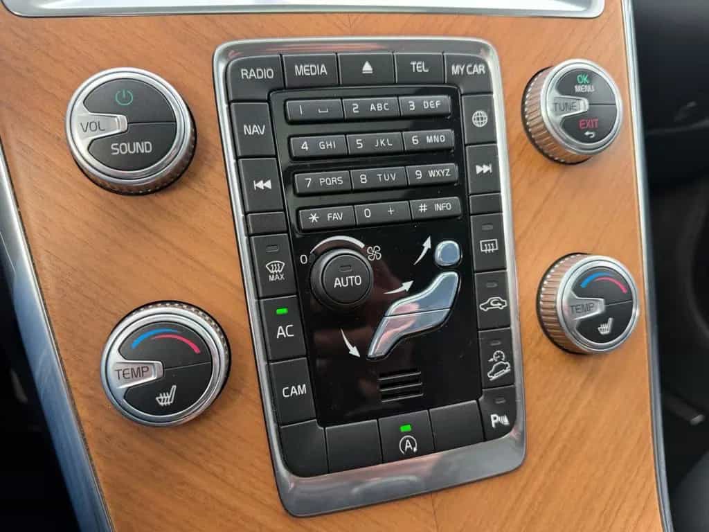 Volvo XC60 T6 Summum /Auto./Leder/Navi/Panorama 11/2016-photo-40