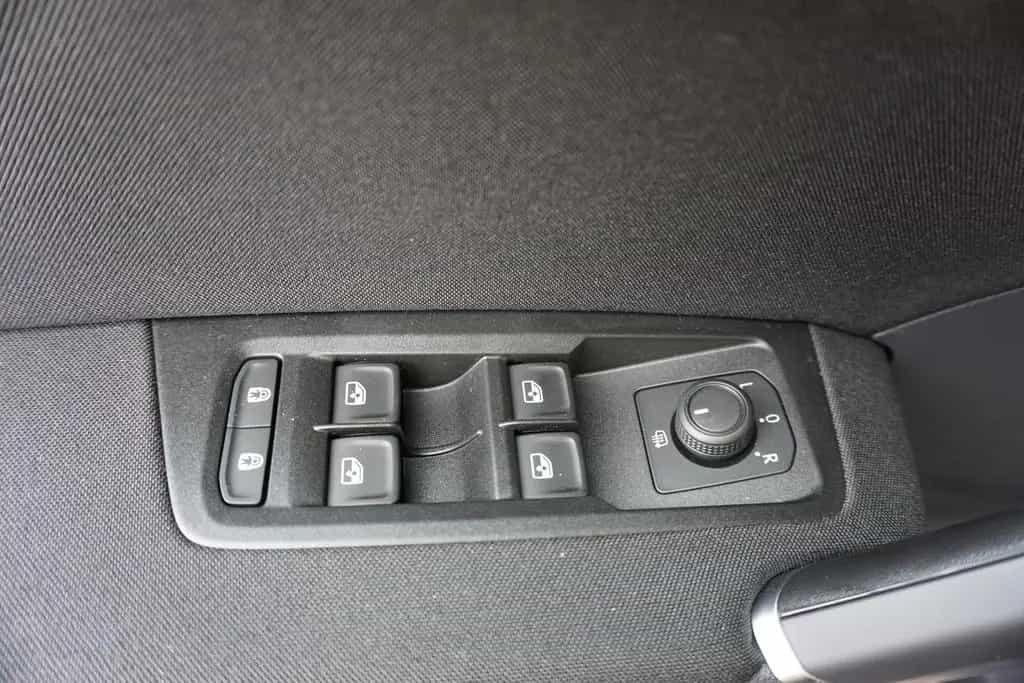 Volkswagen Touran 1.5TSI DSG Navi AHK ACC Kamera 1.Hd* 10/2021-photo-15