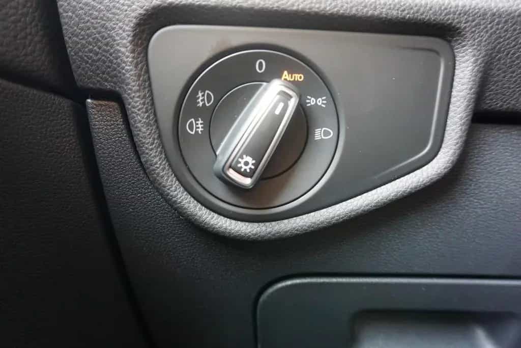 Volkswagen Touran 1.5TSI DSG Navi AHK ACC Kamera 1.Hd* 10/2021-photo-16