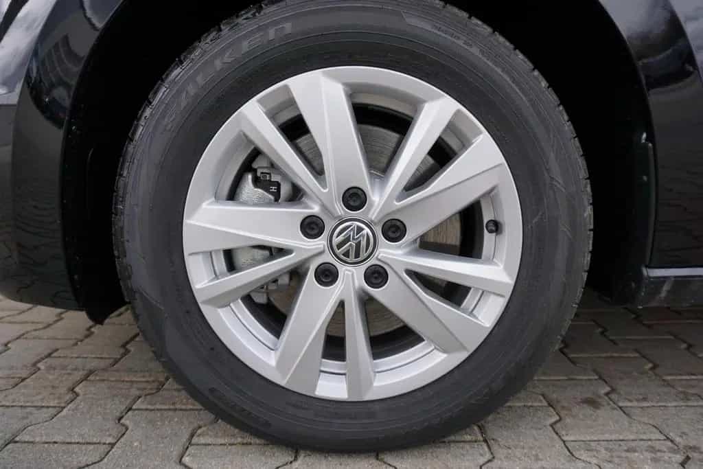 Volkswagen Touran 1.5TSI DSG Navi AHK ACC Kamera 1.Hd* 10/2021-photo-2